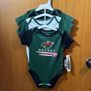 Baby boy NHL MN Wild Green and Black Kids onsies 3 piece set size 3-6M